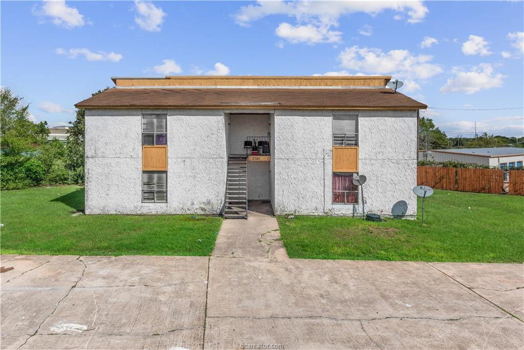 2701 Evergreen Circle - Photo 1