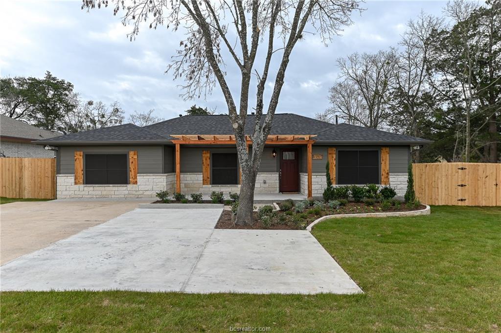 909 Coulter - Photo 1