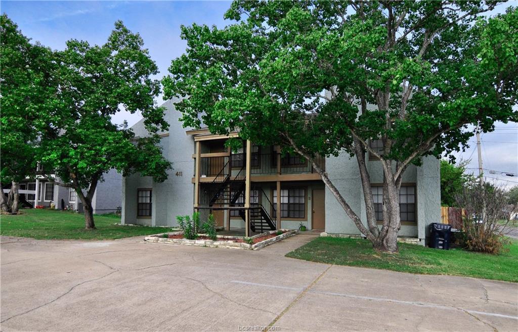 411 Manuel Dr - Photo 1