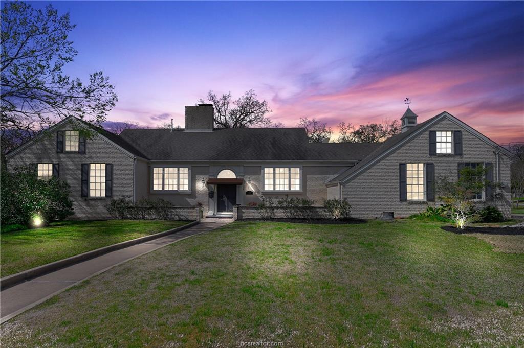 1006 Esther Boulevard - Photo 1