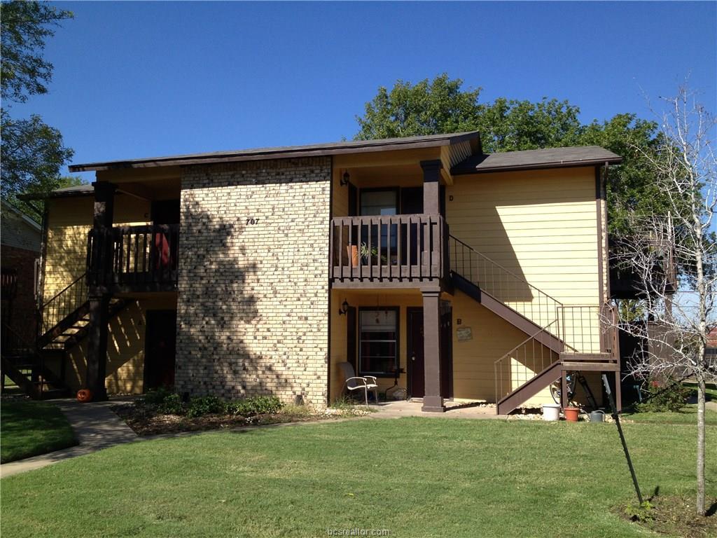 707 Wellesley Court - Photo 1