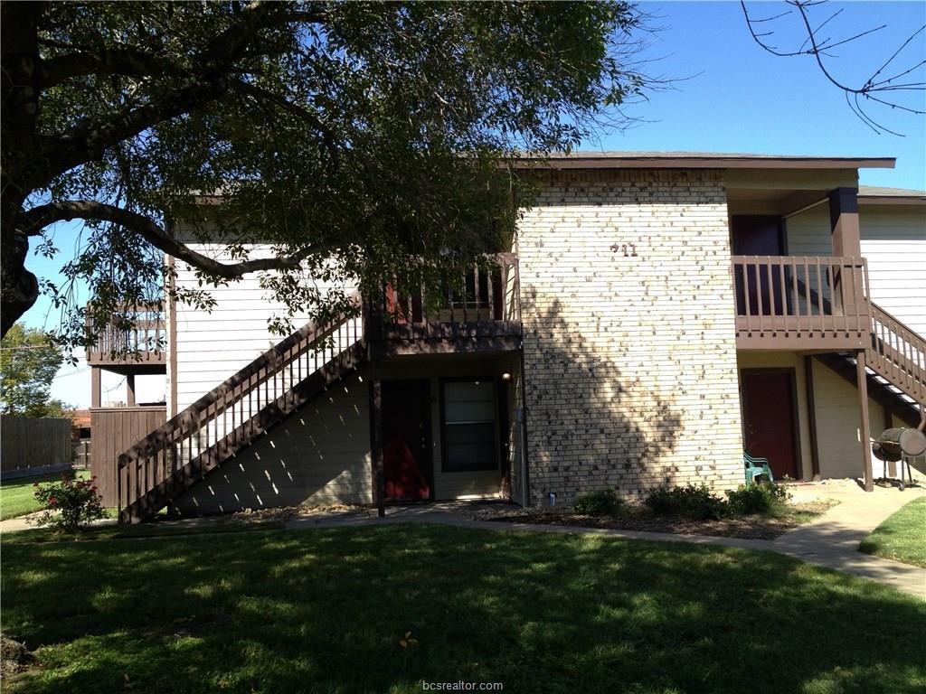 711 Wellesley - Photo 1
