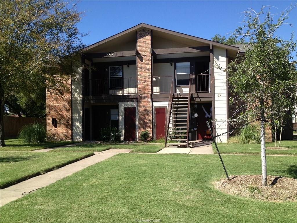 713 Wellesley - Photo 1