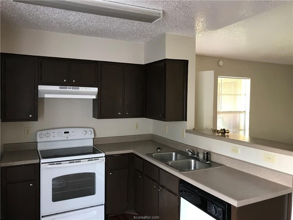 717 Wellesley Court - Photo 1