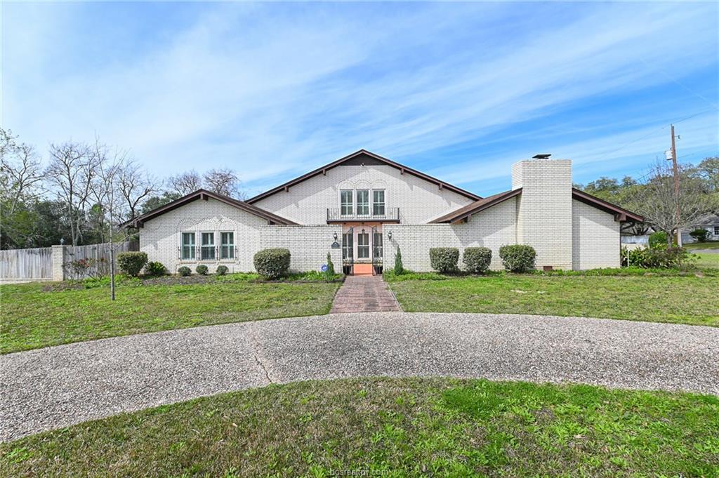 915 Neal Street - Photo 1