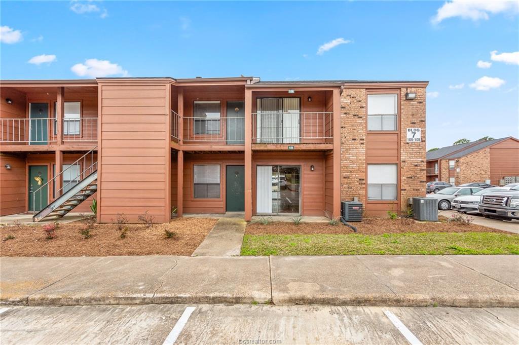 904 University Oaks - Photo 1