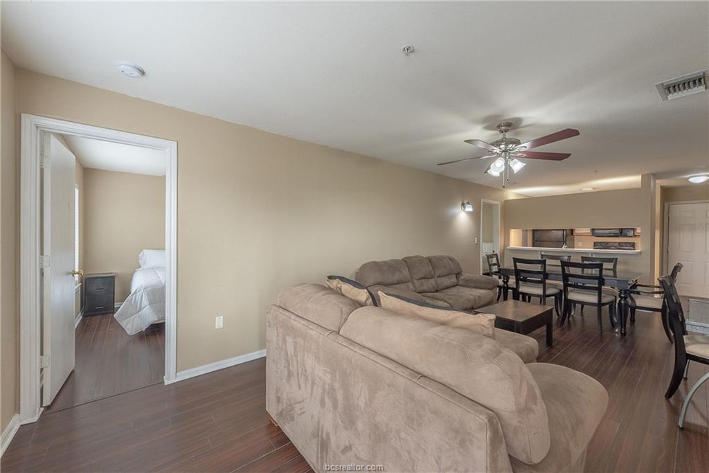 523 Southwest Parkway - Photo 1