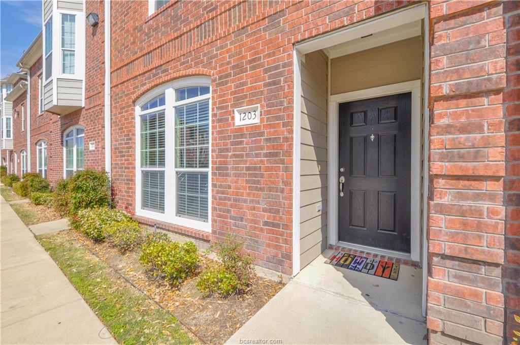 305 Holleman - Photo 1