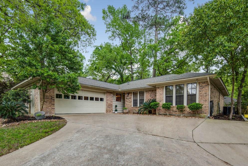 1943 Foxbriar Drive - Photo 1