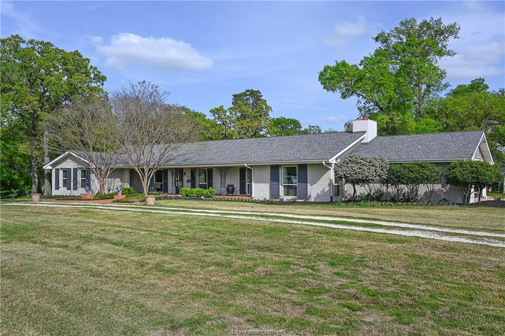 401 Brookside Drive - Photo 1