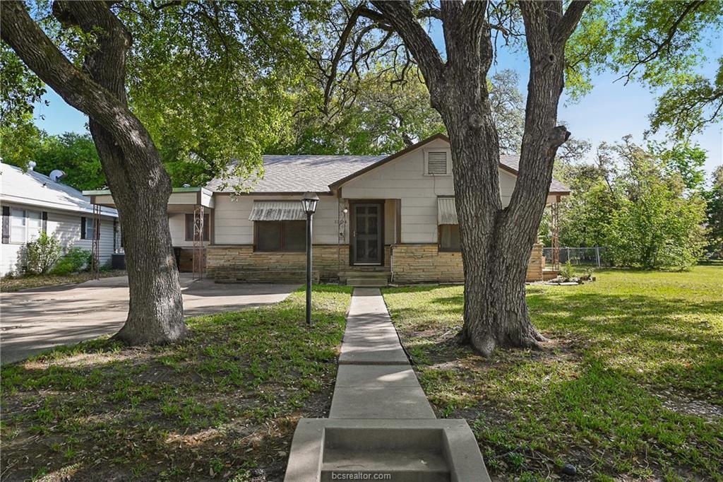 1304 30th Street - Photo 1