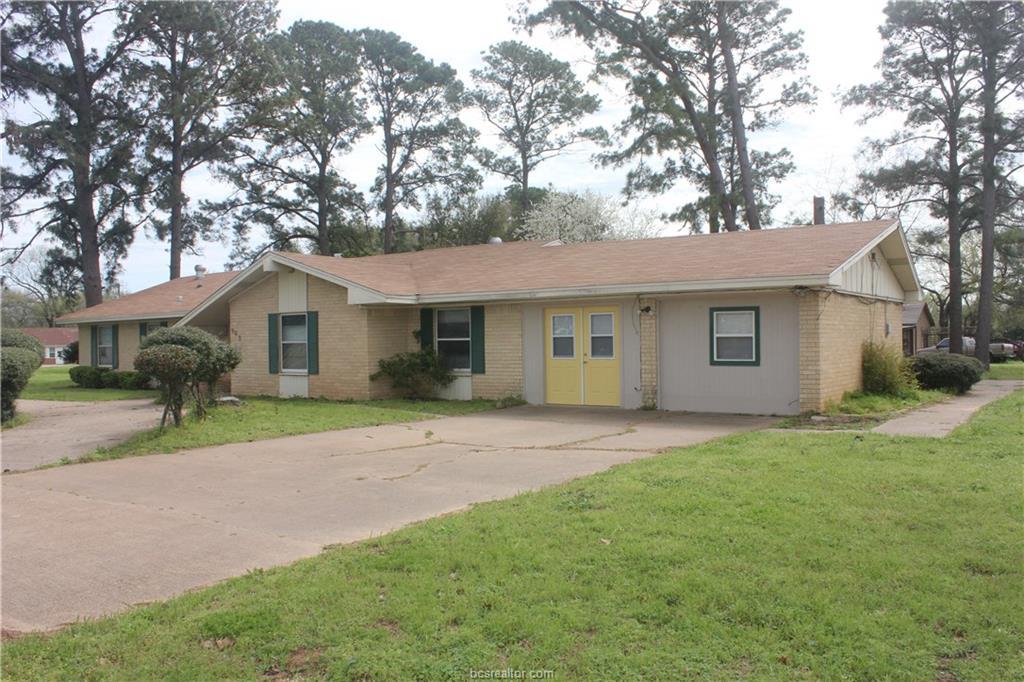 909 Blackshear - Photo 1