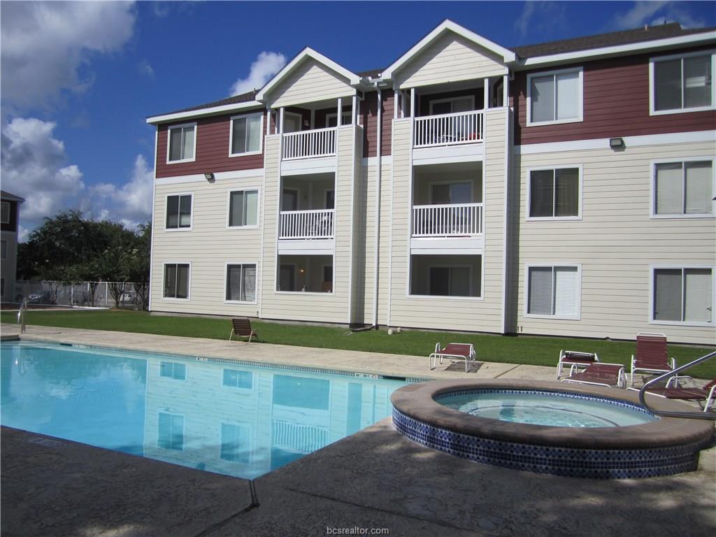 517 Southwest Parkway - Photo 1