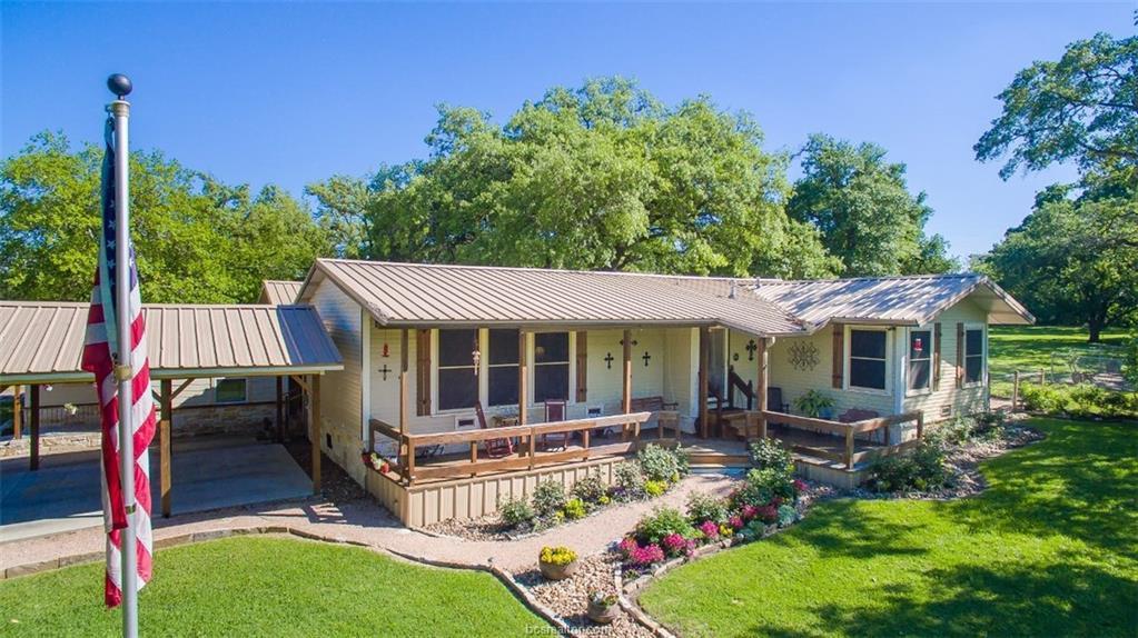 700 Dexter Drive - Photo 1