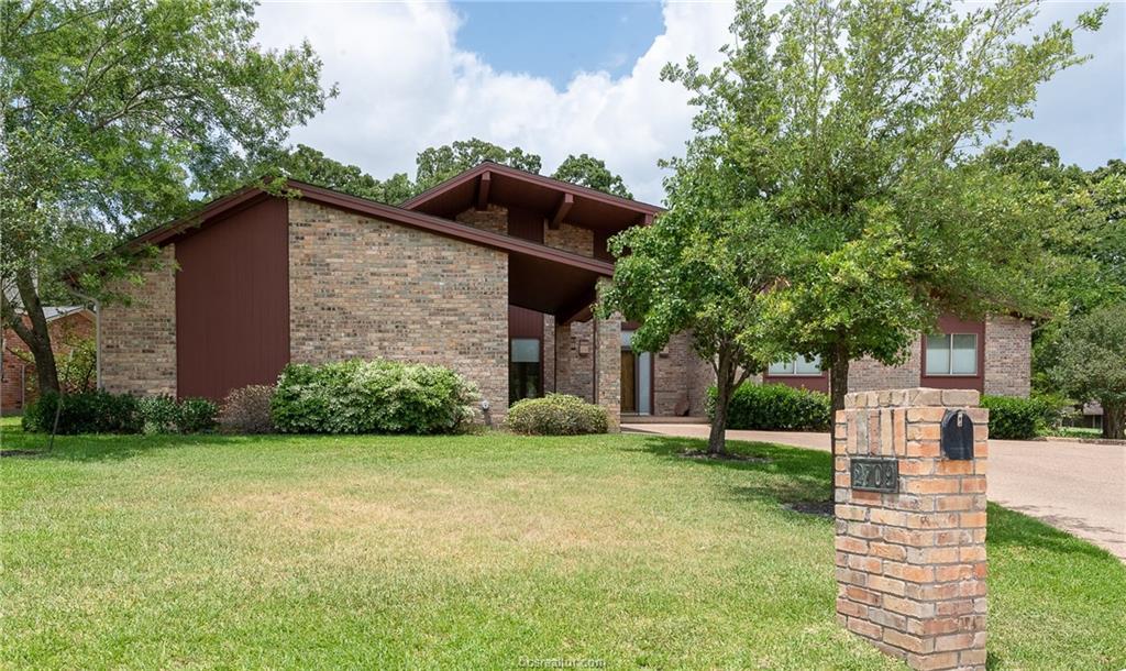 2709 Pinehurst - Photo 1