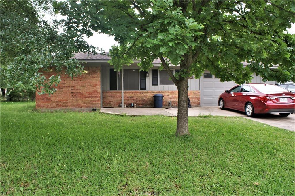 1304 Laura Lane - Photo 1