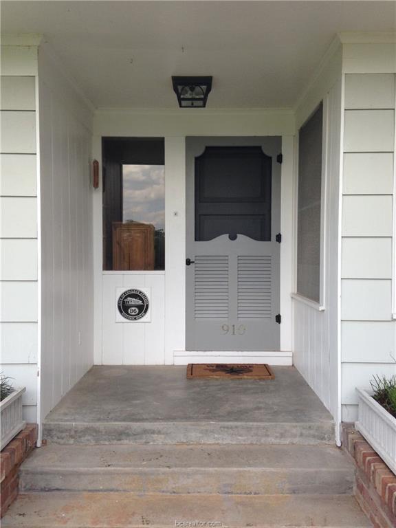 910 Winding Road - Photo 1