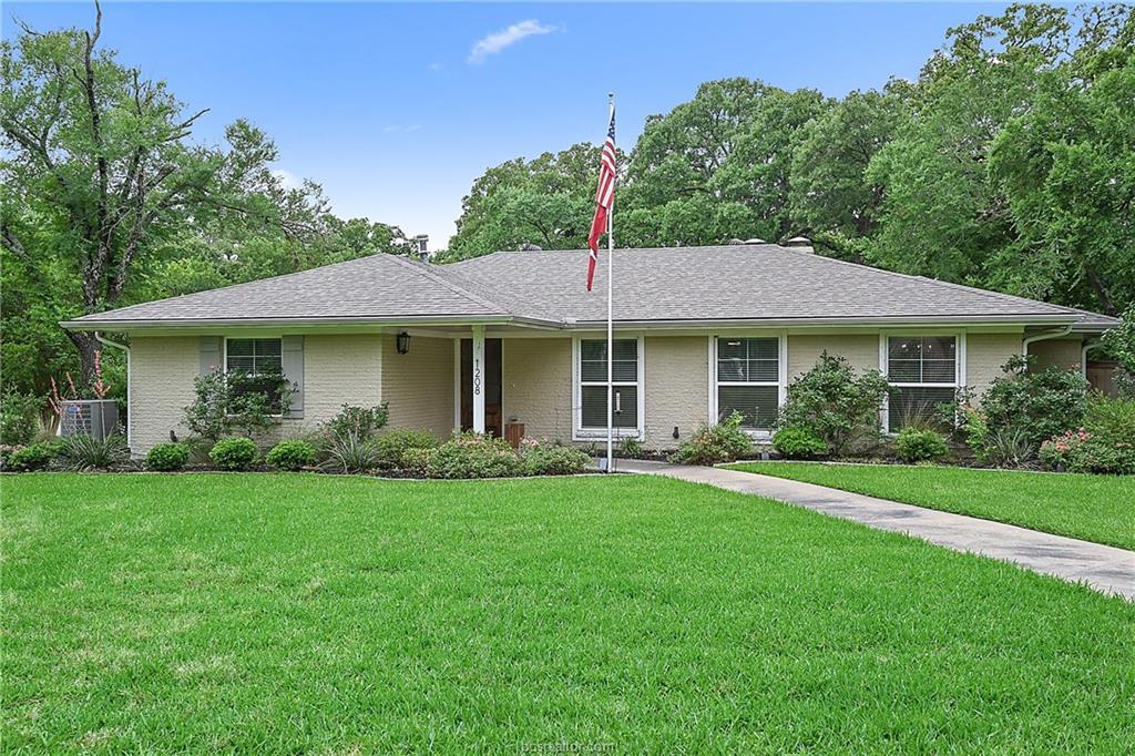 1208 Ashburn Avenue - Photo 1