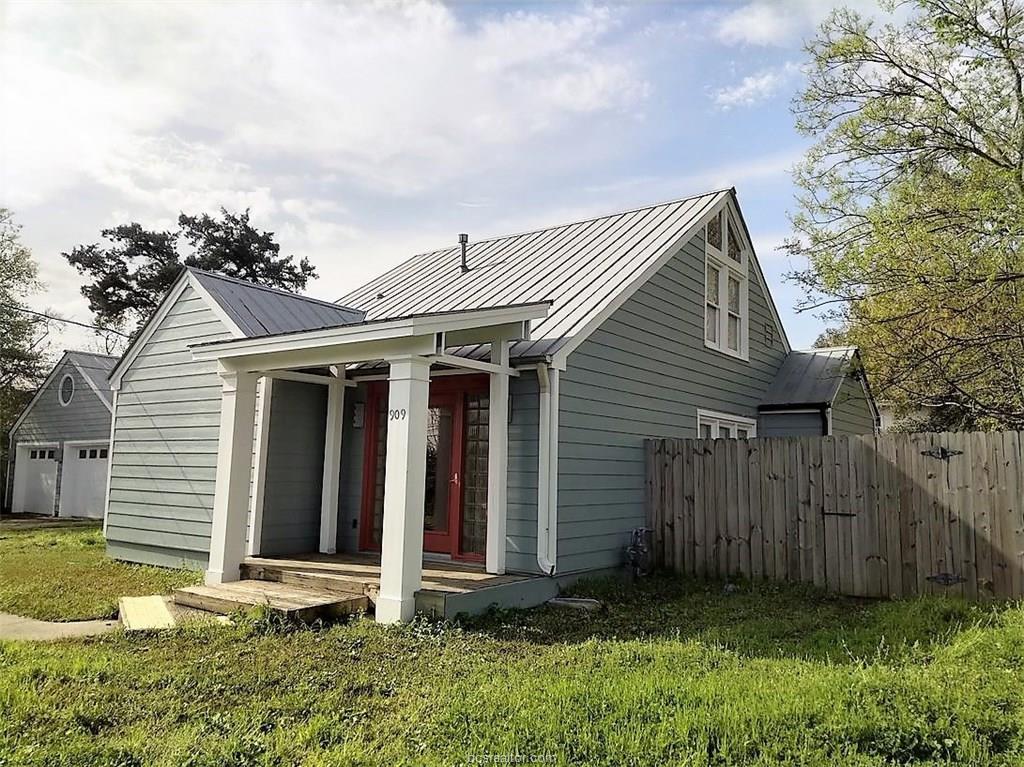 909 29th Street - Photo 1