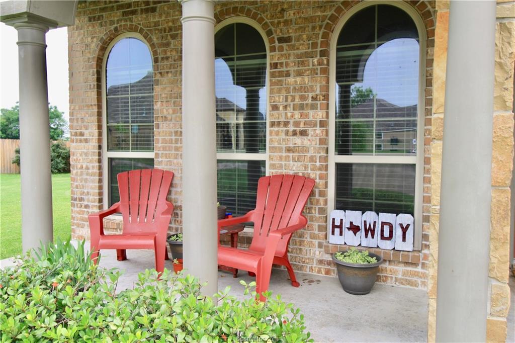 208 Pebble Court - Photo 1