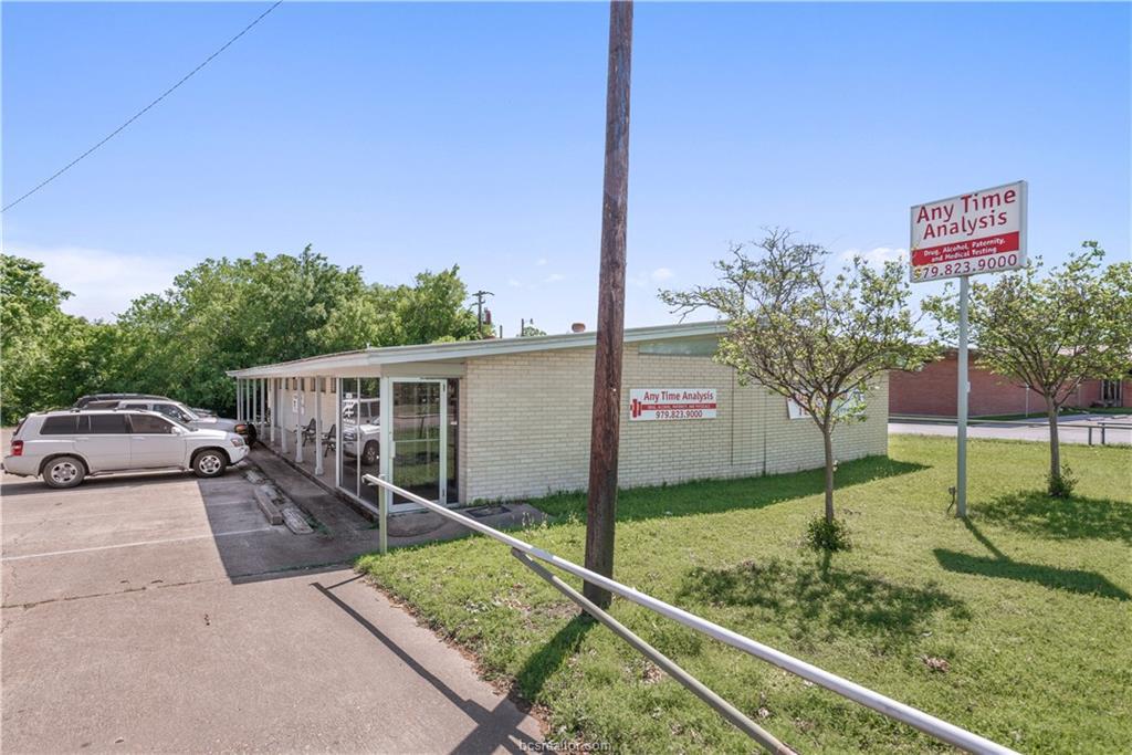 1507 College - Photo 1