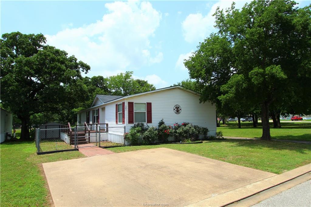 121 Oak Trail - Photo 1