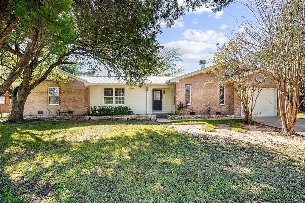 1006 Winding Road - Photo 1