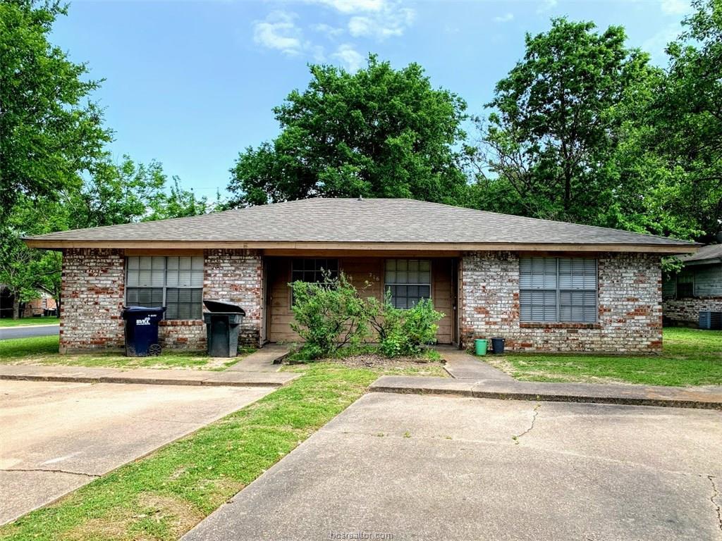 216 Harvard Court - Photo 1