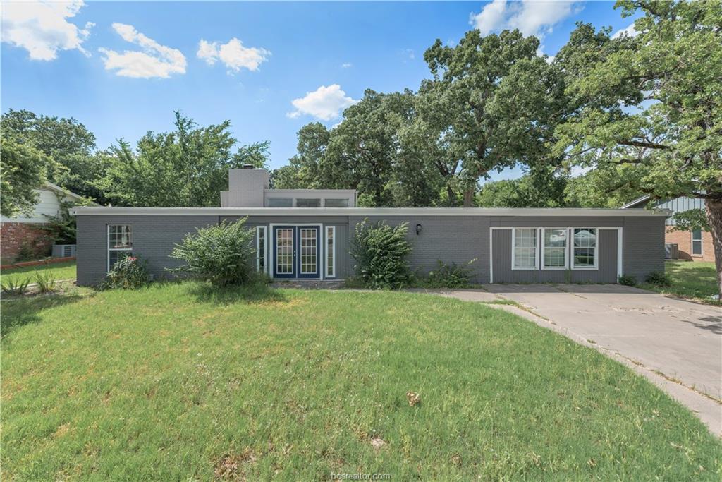 1013 Guadalupe Drive - Photo 1