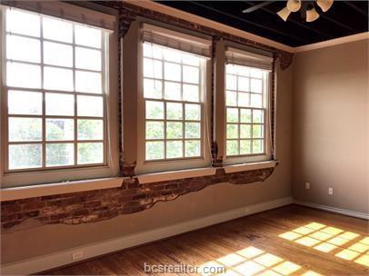 208 Bryan Avenue - Photo 1