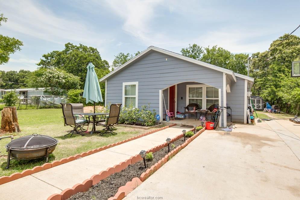 1007 Rollins - Photo 1