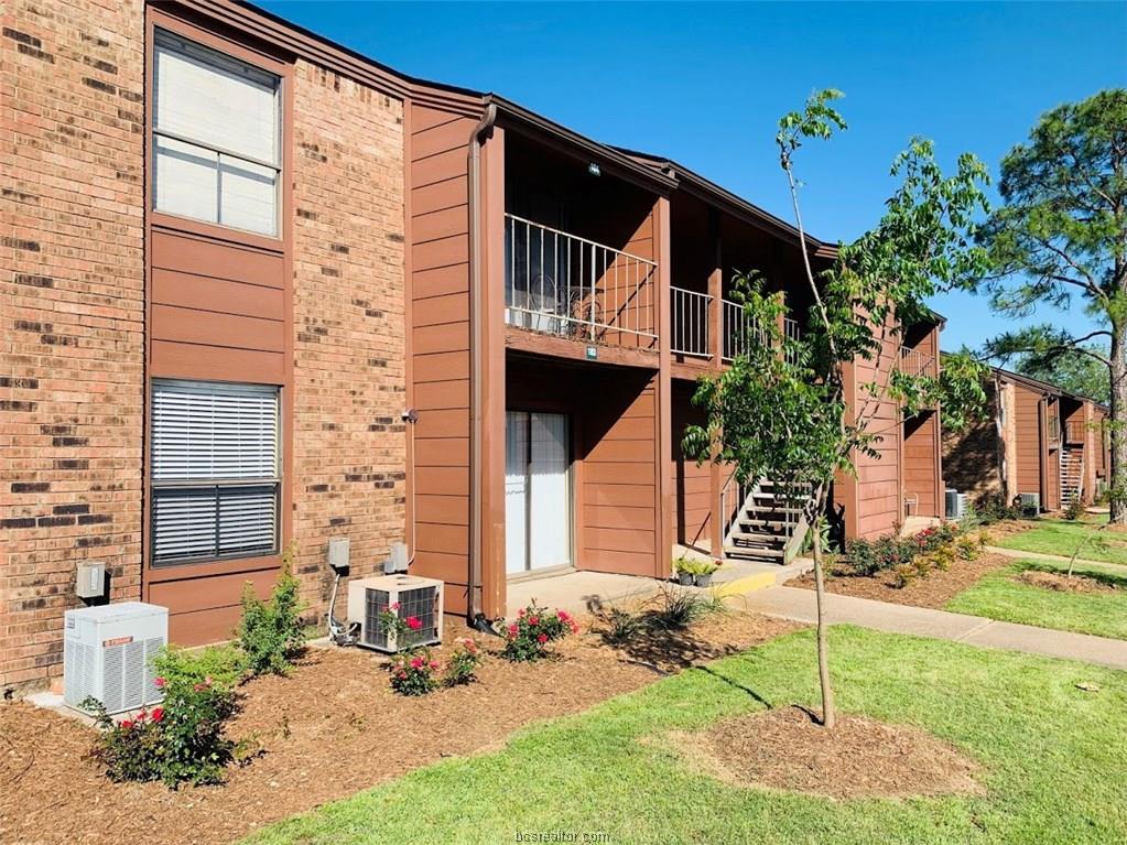 904 University Oaks - Photo 1