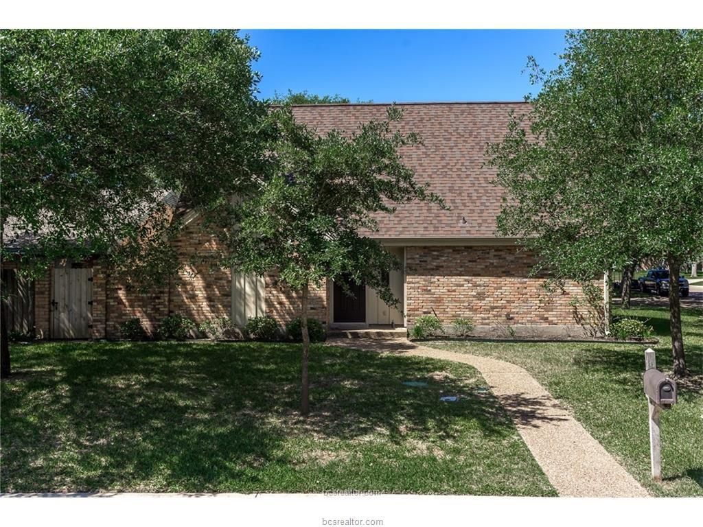 2900 Camelot Drive - Photo 1