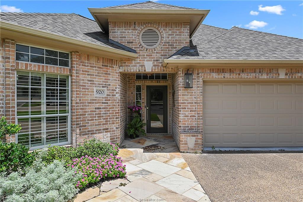 920 Grand Oaks Circle - Photo 1