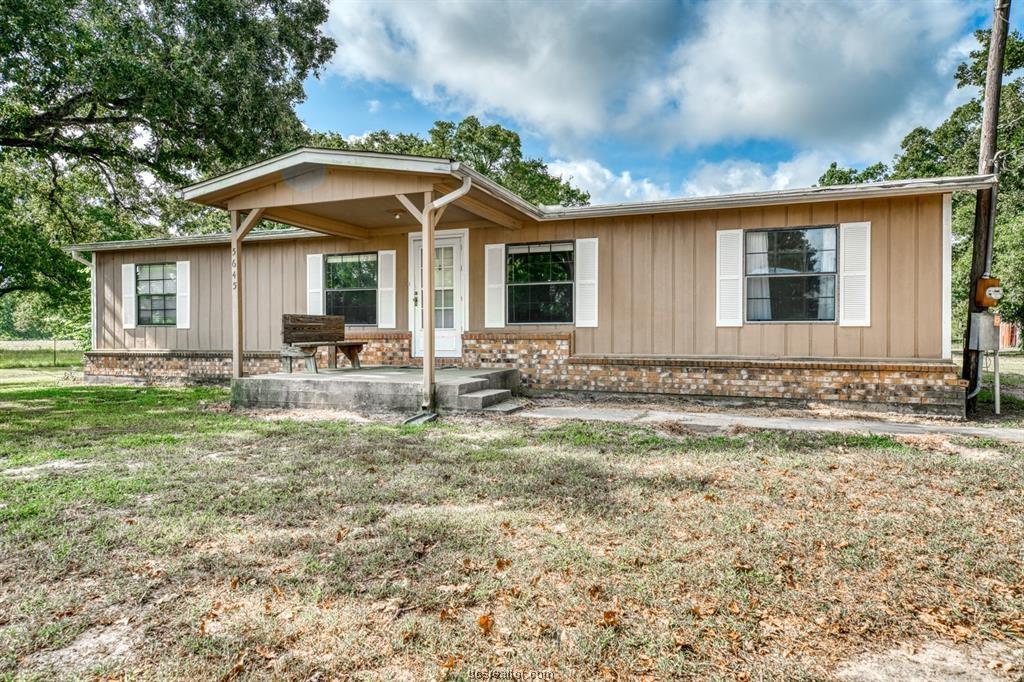 5645 Busa Rd - Photo 1