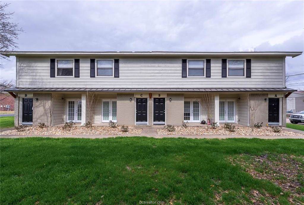 1406 Summit Street - Photo 1