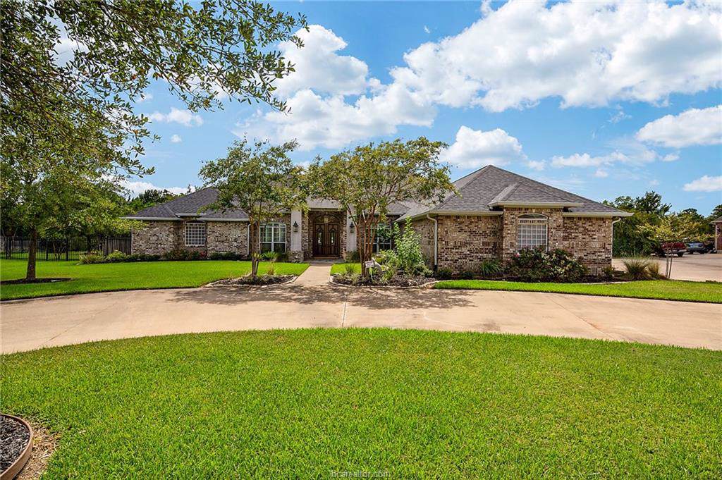 2035 Oakwood Trail - Photo 1