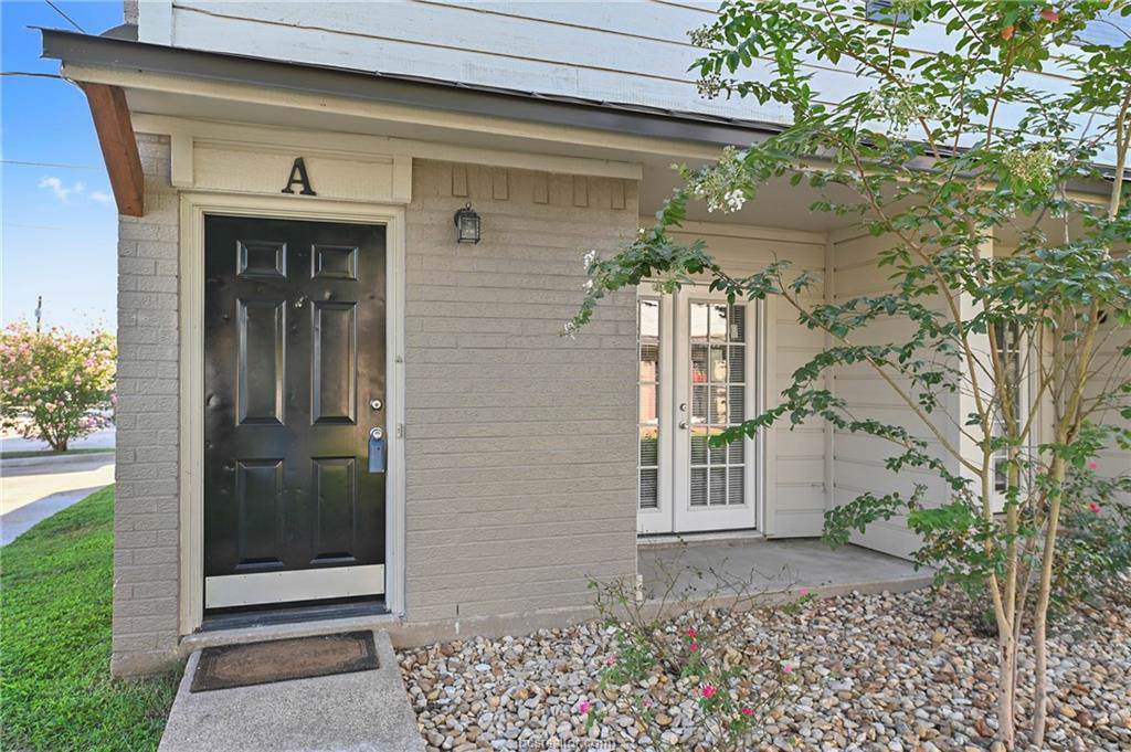 1408 Summit Street - Photo 1