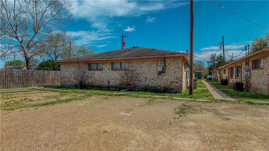 206 Lynn Drive - Photo 1