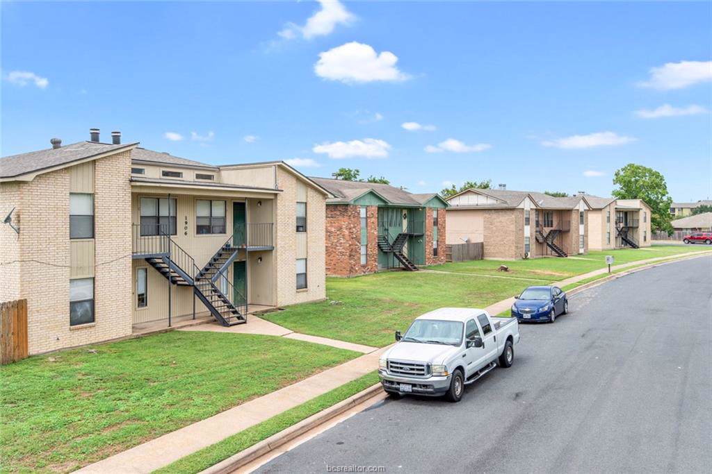 1900 1902 1906 Woodsman Drive - Photo 1