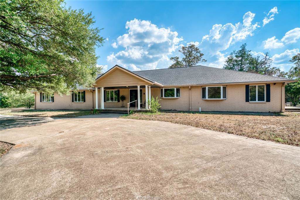 4704 County Road 458 - Photo 1