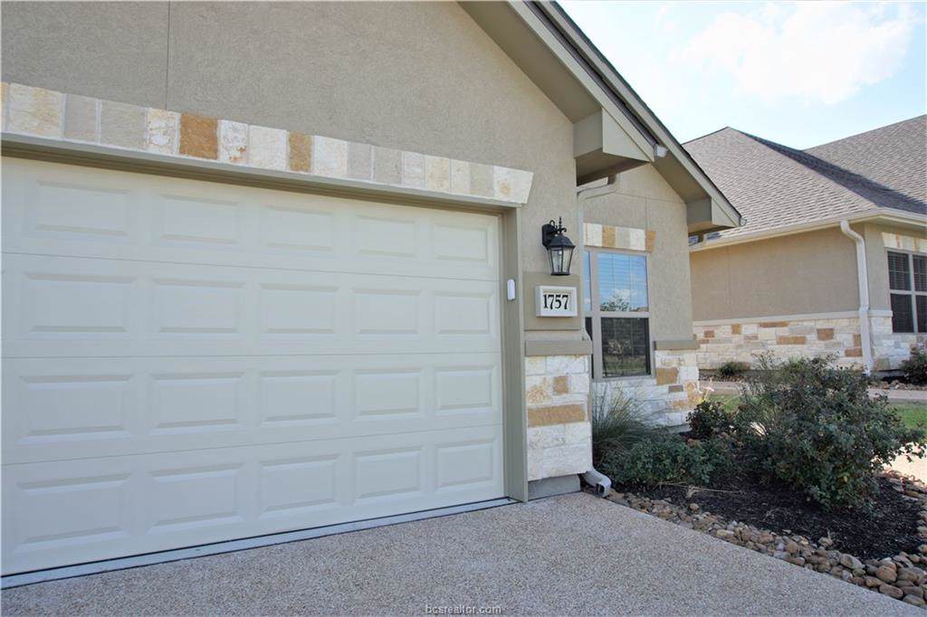 1757 Dakota Ln - Photo 1