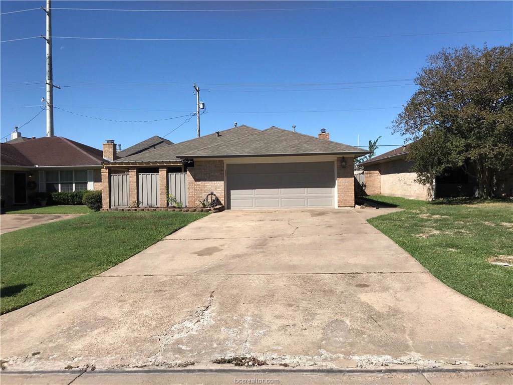 2917 Braeburn - Photo 1