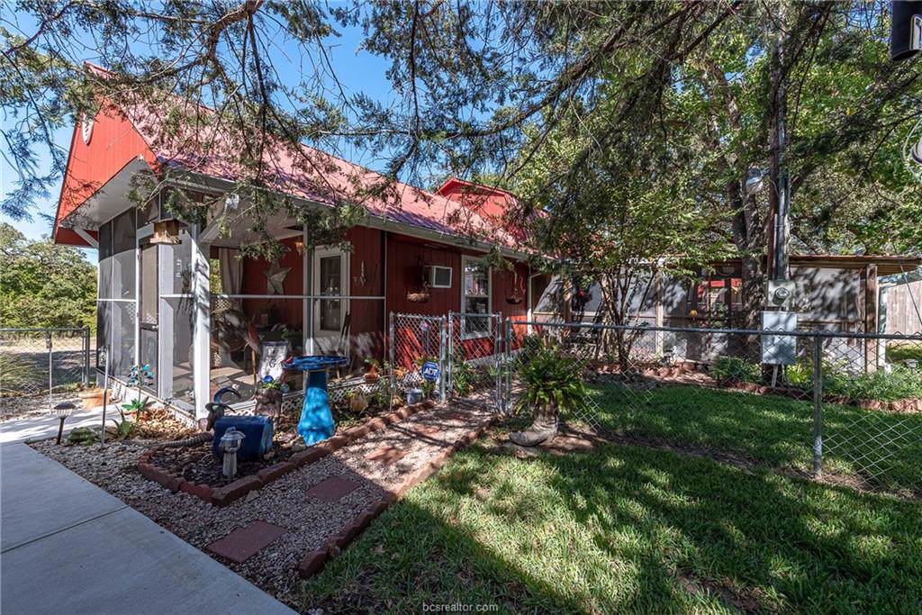 301 Sherwood - Photo 1