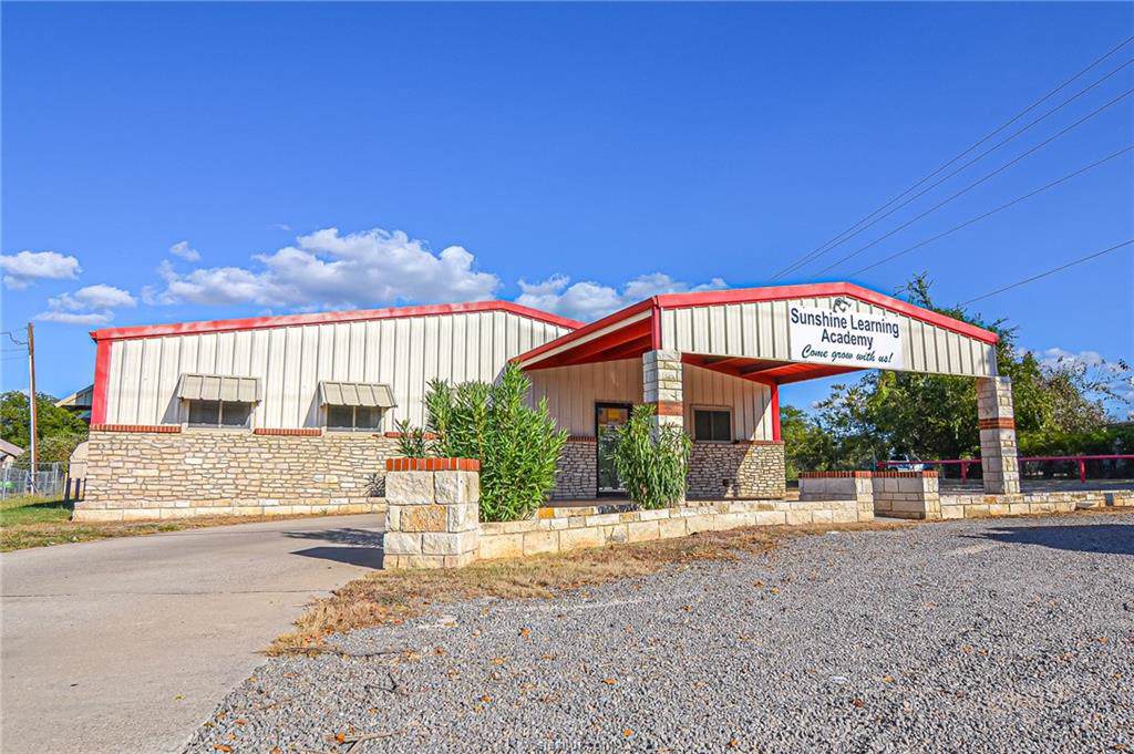 711 Lovers Lane - Photo 1