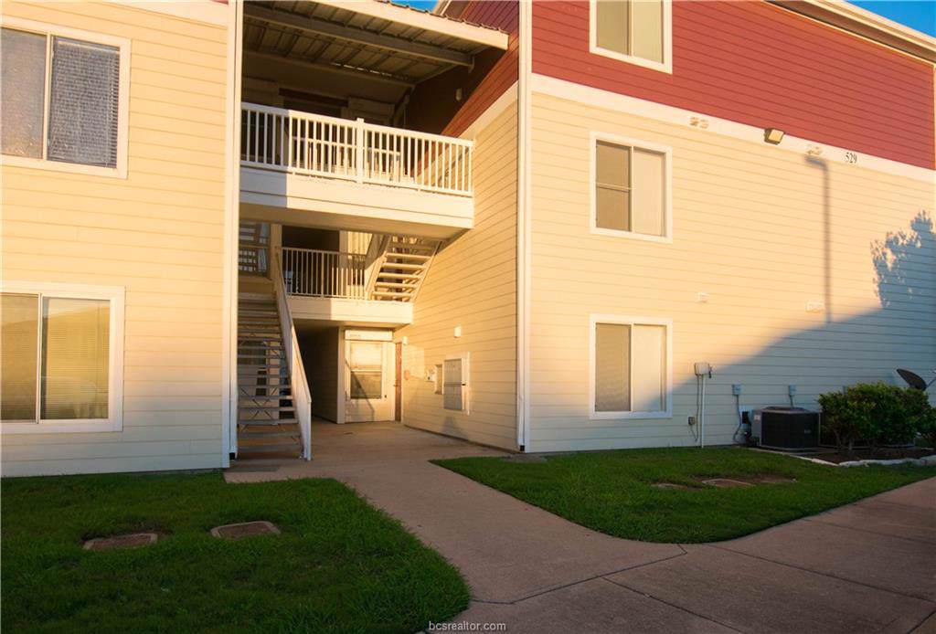 529 Southwest Parkway - Photo 1