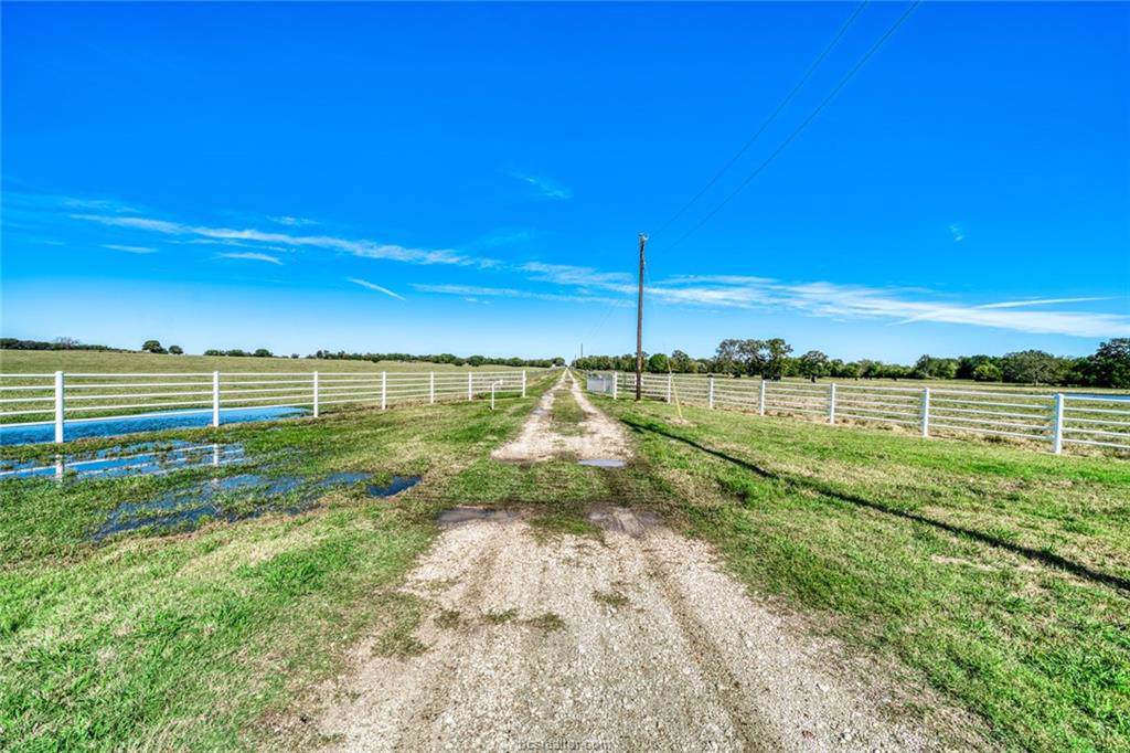 14362 Fm 1452 - Photo 1