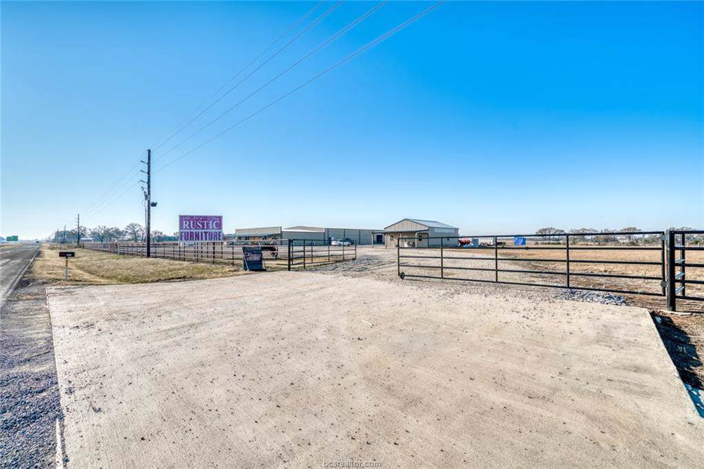 6001 I-45 - Photo 1