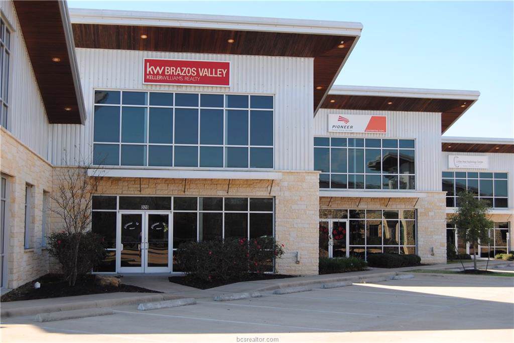 3091 University Drive - Photo 1