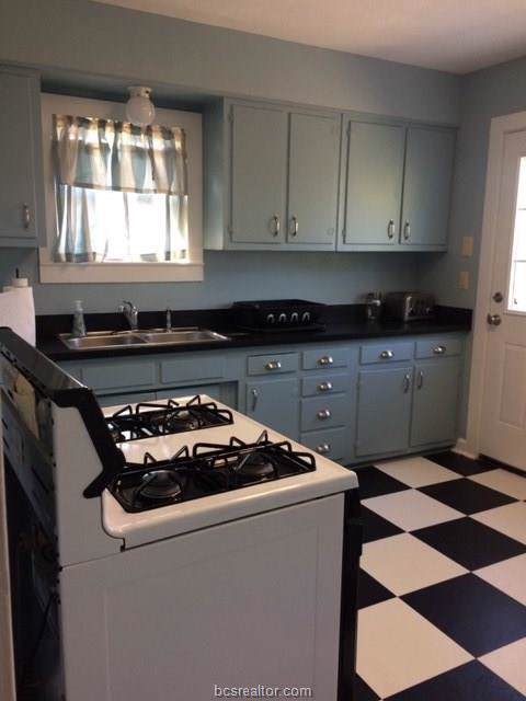 308 Pershing - Photo 1